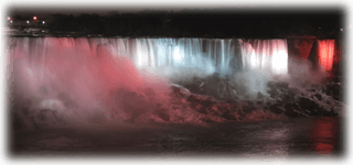Brudslöjefallet, rött till höger, är minst av de tre Niagarafallen